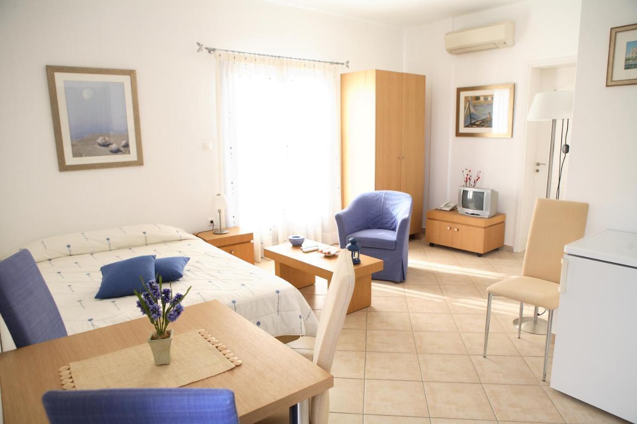 Fistikies Holiday Apartments Aegina Bilik gambar