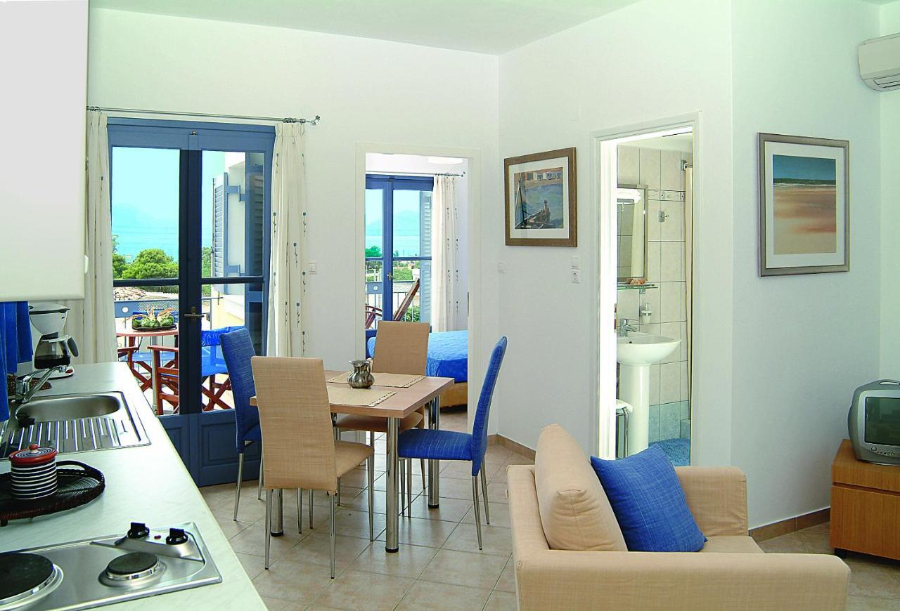 Fistikies Holiday Apartments Aegina Bilik gambar