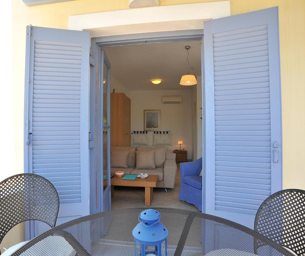 Fistikies Holiday Apartments Aegina Bilik gambar
