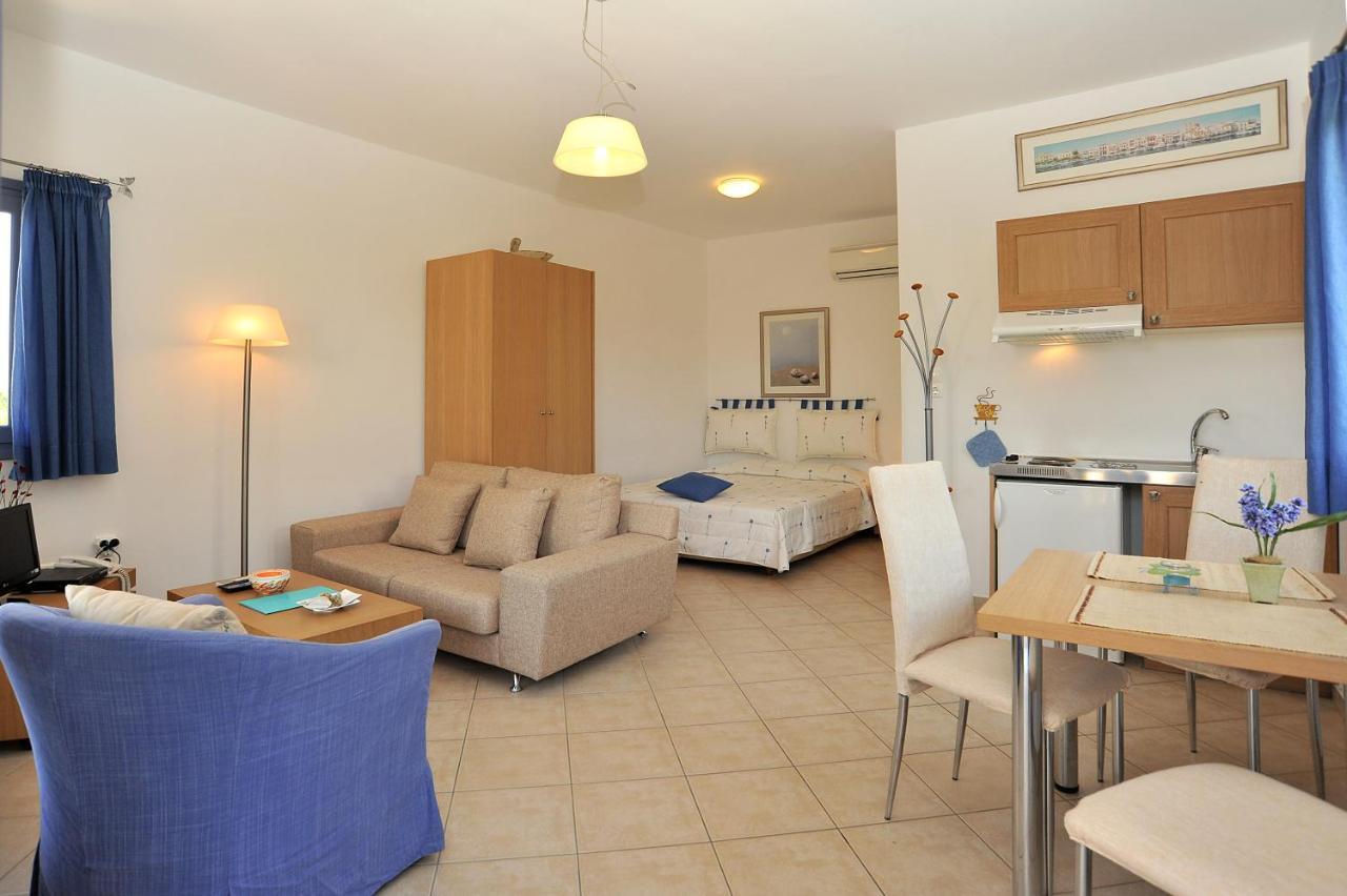 Fistikies Holiday Apartments Aegina Bilik gambar
